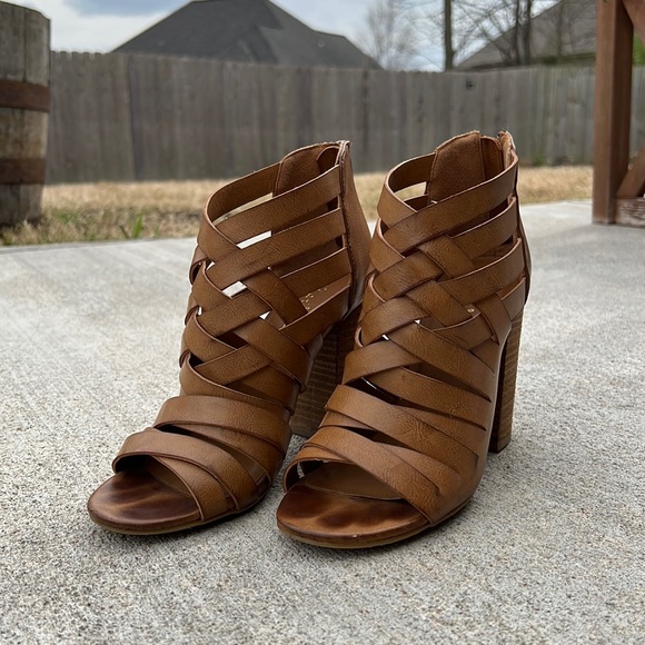 Strappy heels - Picture 1 of 7